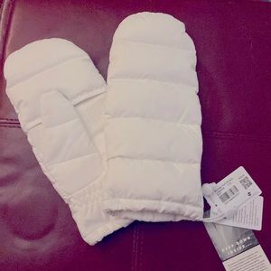 Lululemon Wunder Puff Mittens NWT